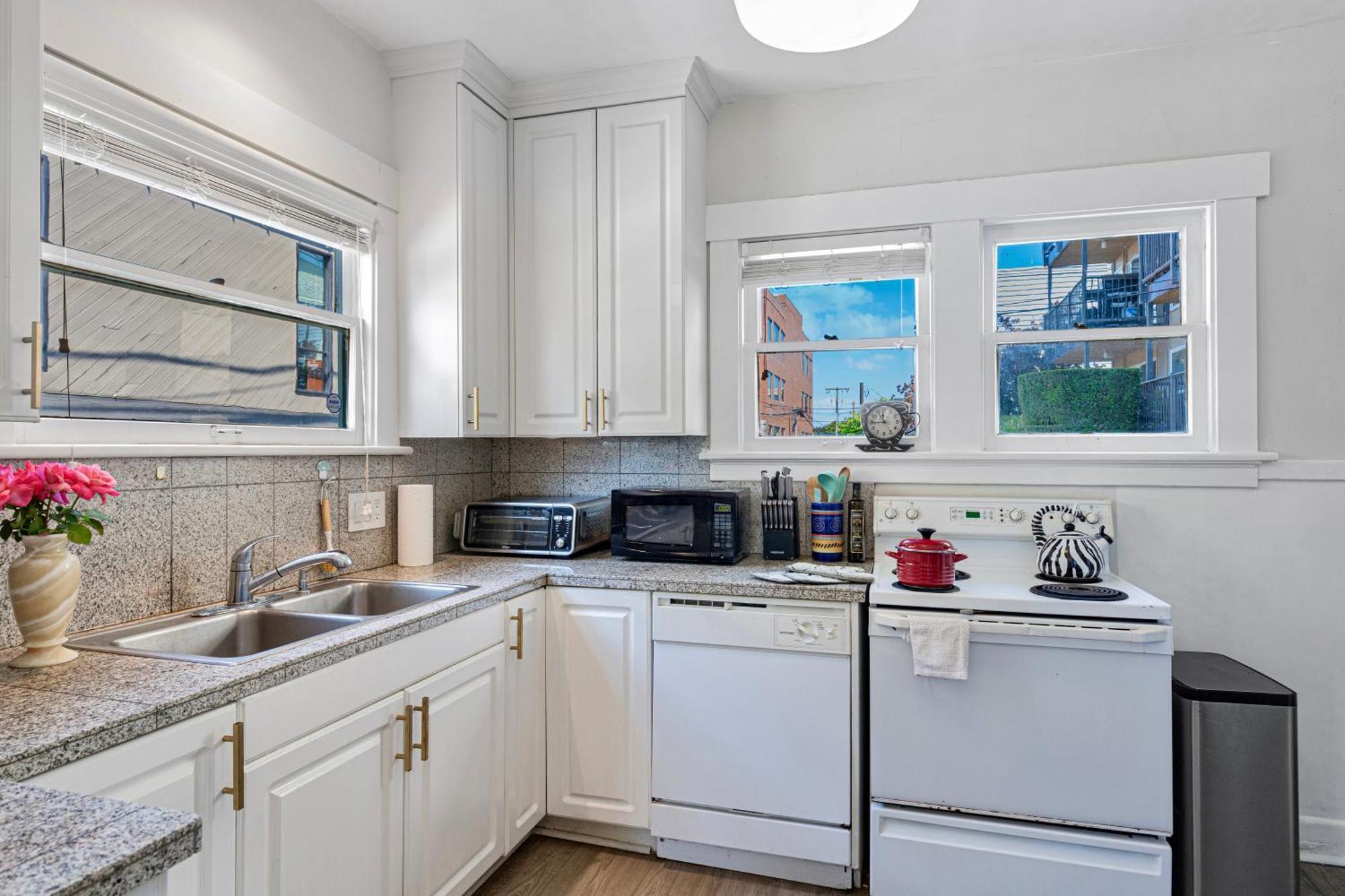 Vintage 3 Bedroom Home In Prime Eastlake Seattle With Private Parking מראה חיצוני תמונה